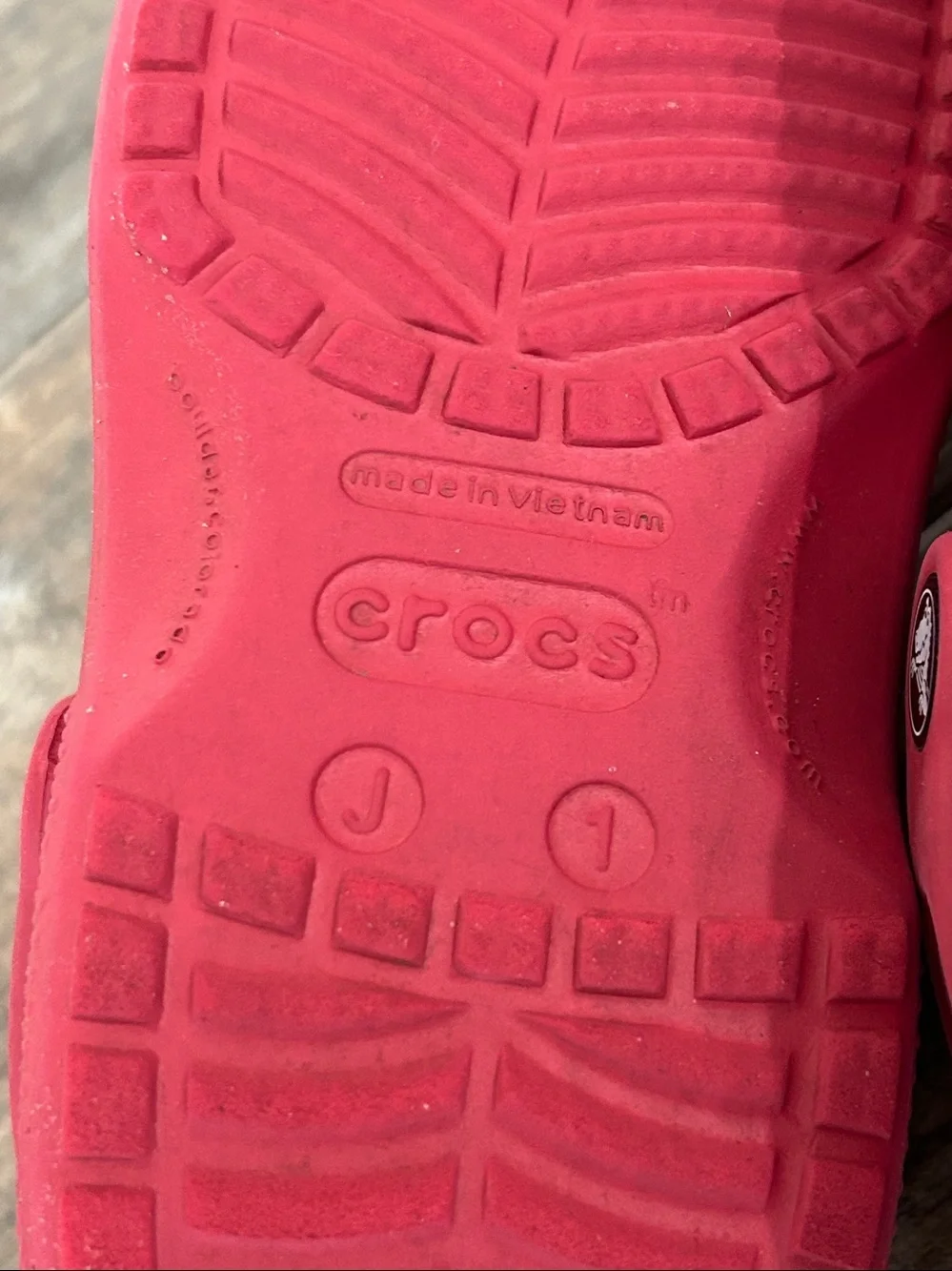 Crocs Kids J1 Red Clog water friendly slip on Sandals with Charms